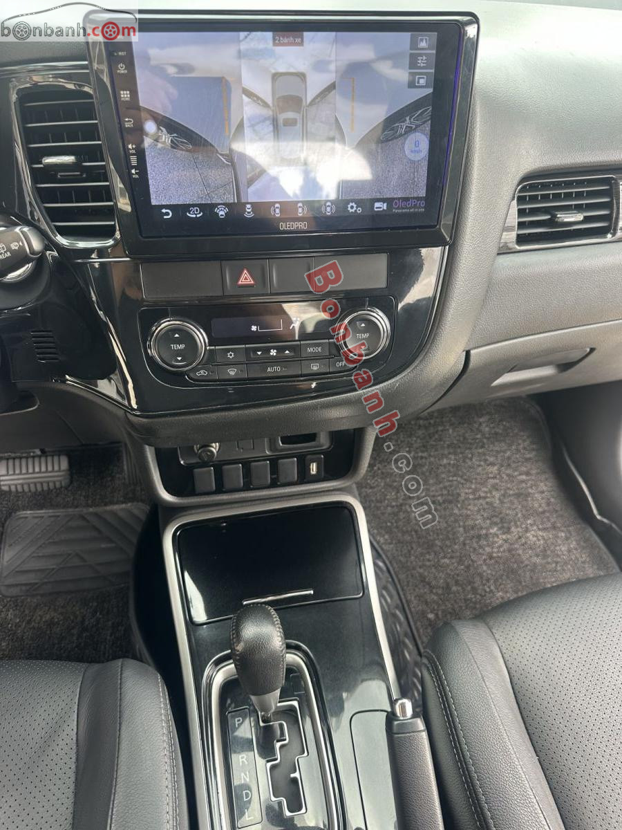 Bán ô tô Mitsubishi Outlander 2.0 CVT Premium - 2018 - xe cũ