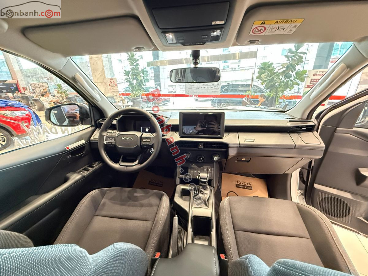 Bán ô tô Toyota Hilux Pro 2.8L 4x2 AT - 2026 - xe mới