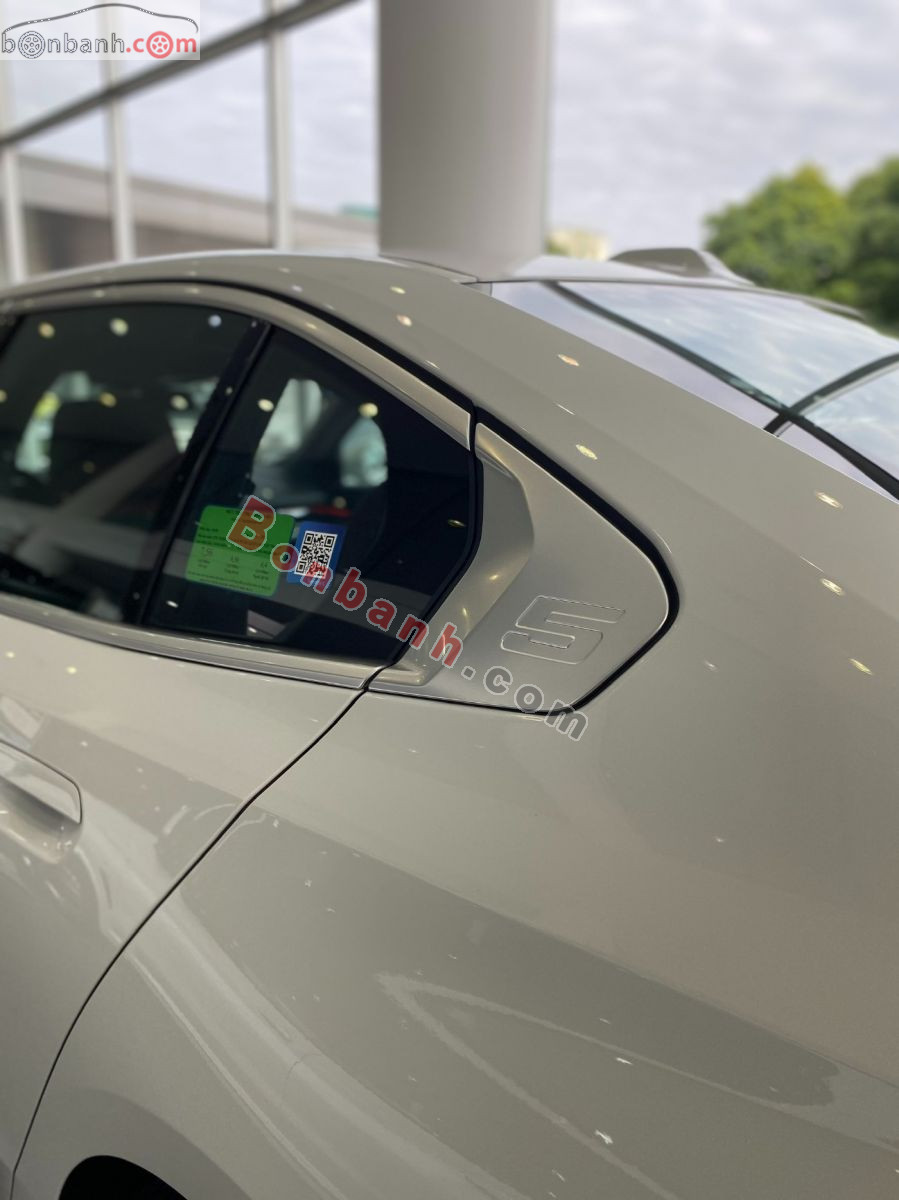 Bán ô tô BMW 5 Series 520i - 2024 - xe mới