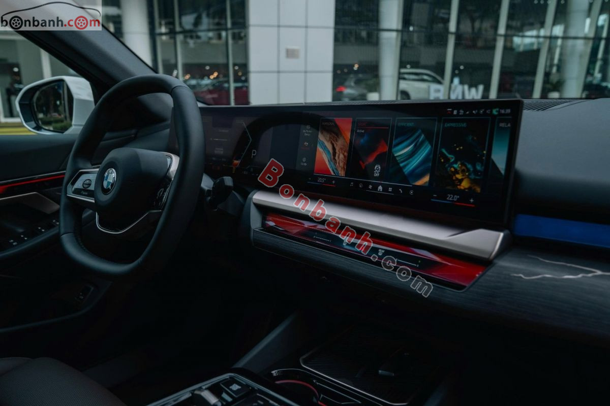 Bán ô tô BMW 5 Series 520i - 2024 - xe mới