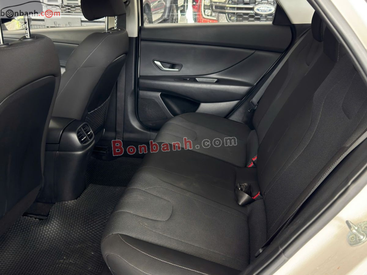 Bán ô tô Hyundai Elantra 1.6 AT Tiêu chuẩn - 2023 - xe cũ