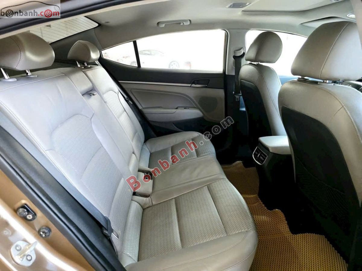 Bán ô tô Hyundai Elantra 2.0 AT - 2017 - xe cũ