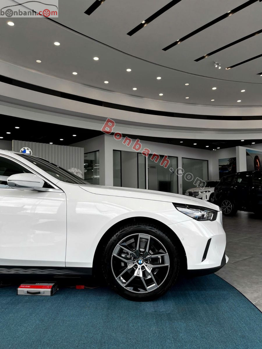 Bán ô tô BMW 5 Series 520i Premium - 2026 - xe mới