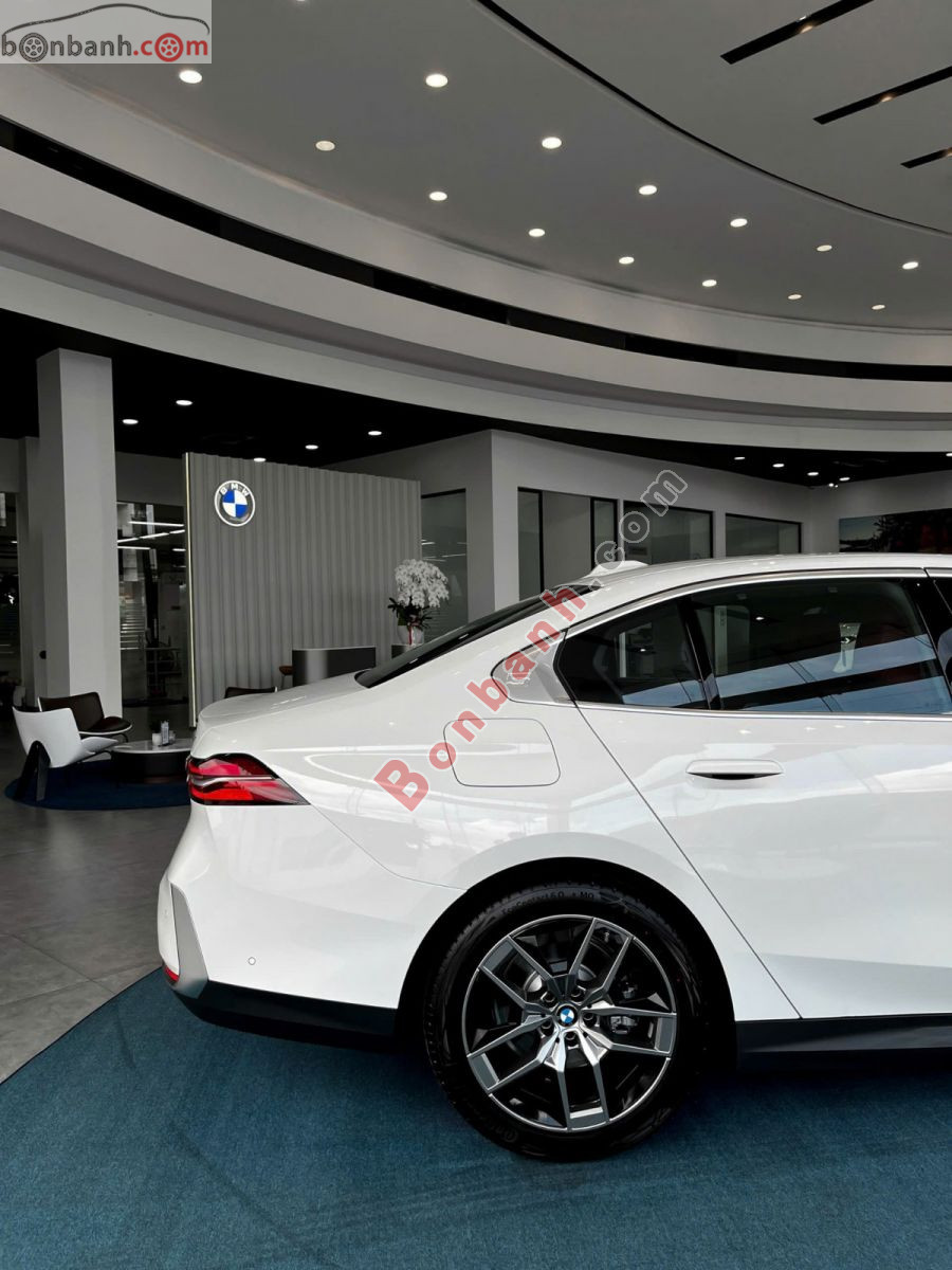 Bán ô tô BMW 5 Series 520i Premium - 2026 - xe mới