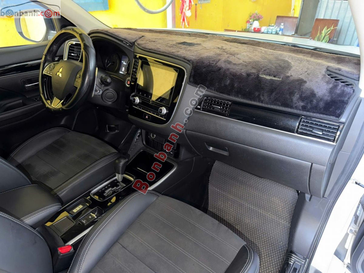 Bán ô tô Mitsubishi Outlander 2.0 CVT - 2023 - xe cũ
