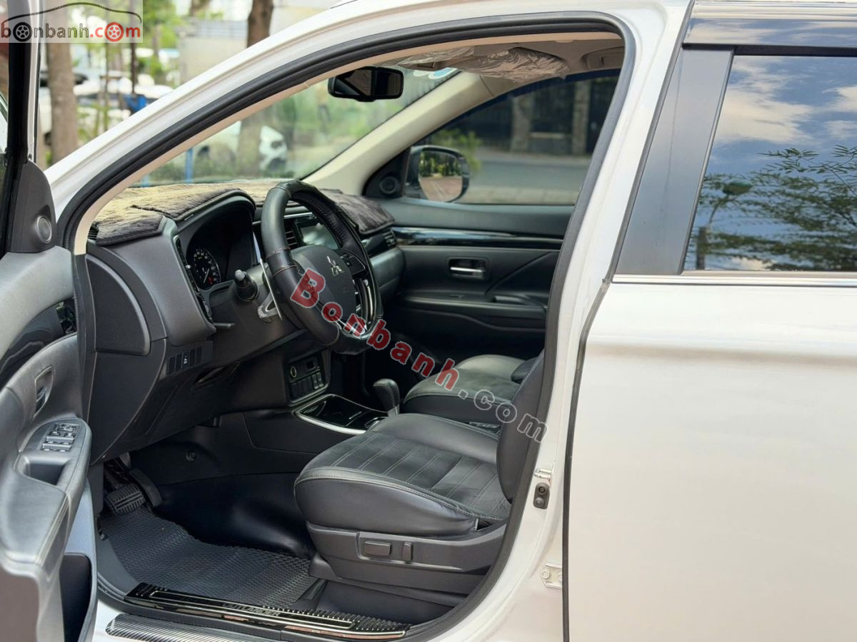Bán ô tô Mitsubishi Outlander 2.0 CVT - 2023 - xe cũ