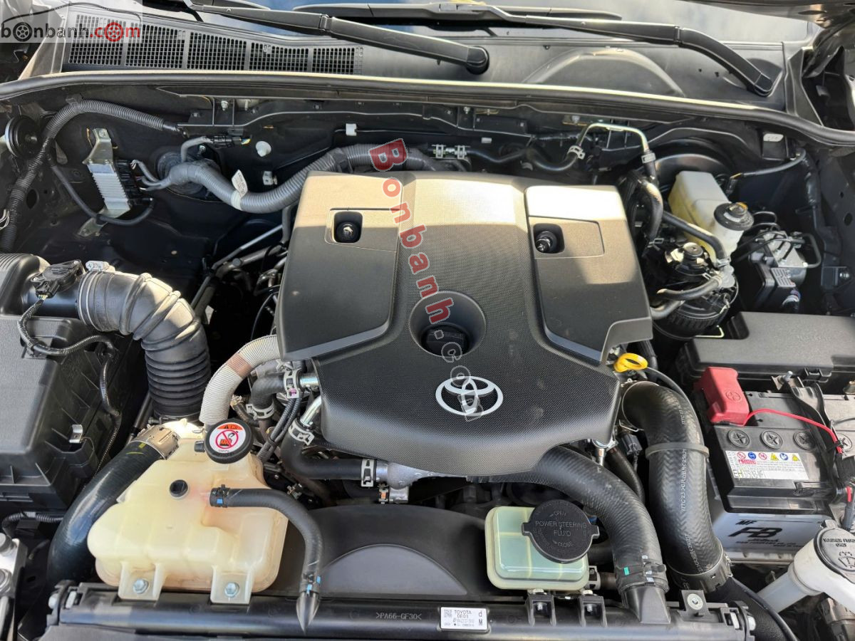 Bán ô tô Toyota Hilux 2.4L 4x2 AT - 2025 - xe cũ