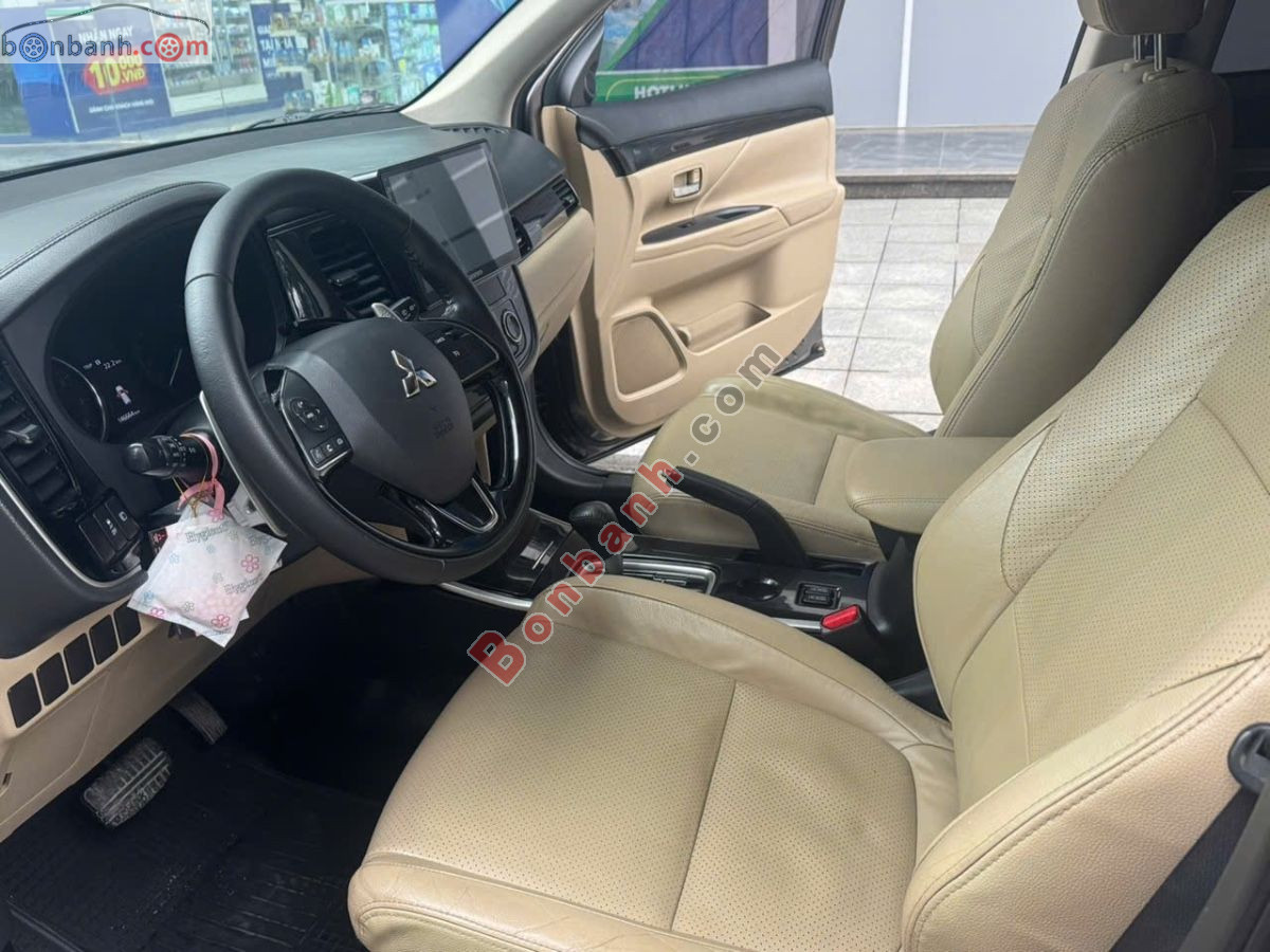 Bán ô tô Mitsubishi Outlander 2.0 CVT Premium - 2018 - xe cũ