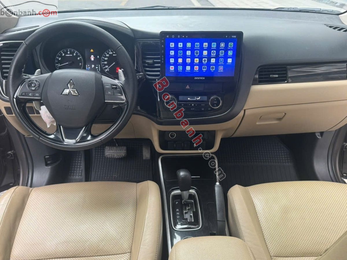 Bán ô tô Mitsubishi Outlander 2.0 CVT Premium - 2018 - xe cũ