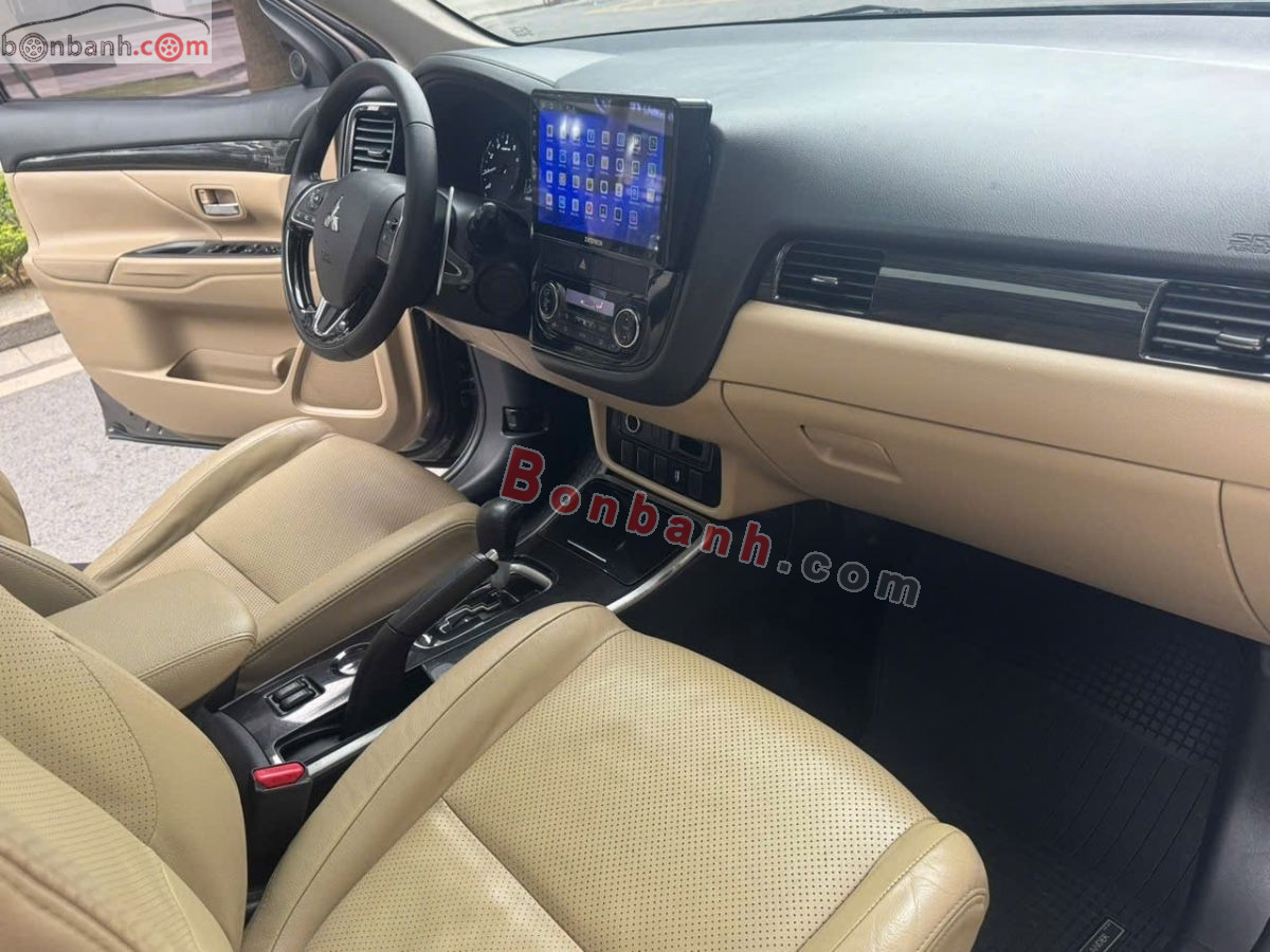 Bán ô tô Mitsubishi Outlander 2.0 CVT Premium - 2018 - xe cũ