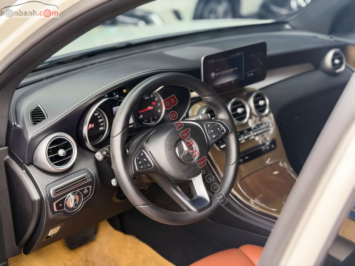 Bán ô tô Mercedes Benz GLC 250 4Matic - 2017 - xe cũ