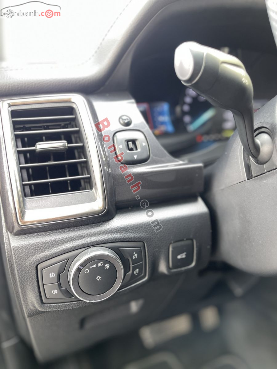 Bán ô tô Ford Everest Titanium 2.0L 4x2 AT - 2018 - xe cũ