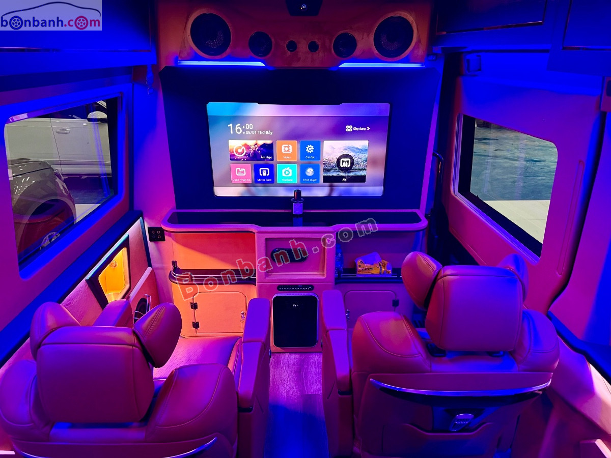 Bán ô tô Ford Transit Limousine 6S - 2025 - xe cũ