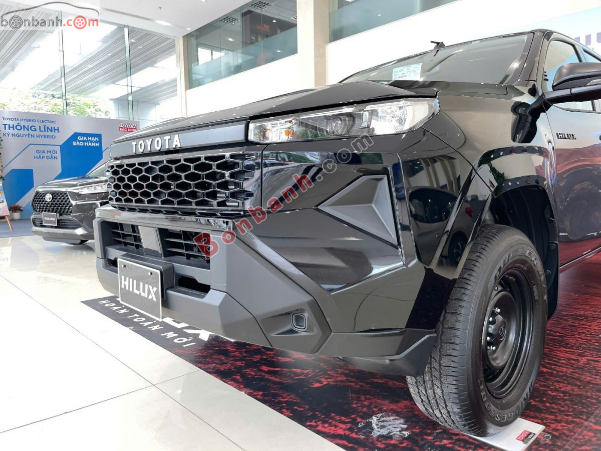 Bán ô tô Toyota Hilux Standard 2.8L 4x2 MT - 2026 - xe mới