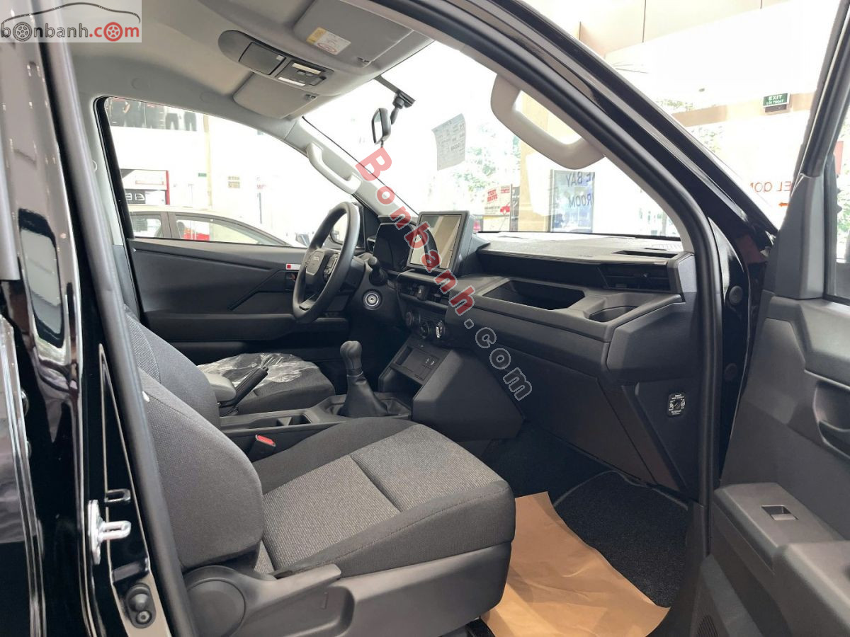 Bán ô tô Toyota Hilux Standard 2.8L 4x2 MT - 2026 - xe mới