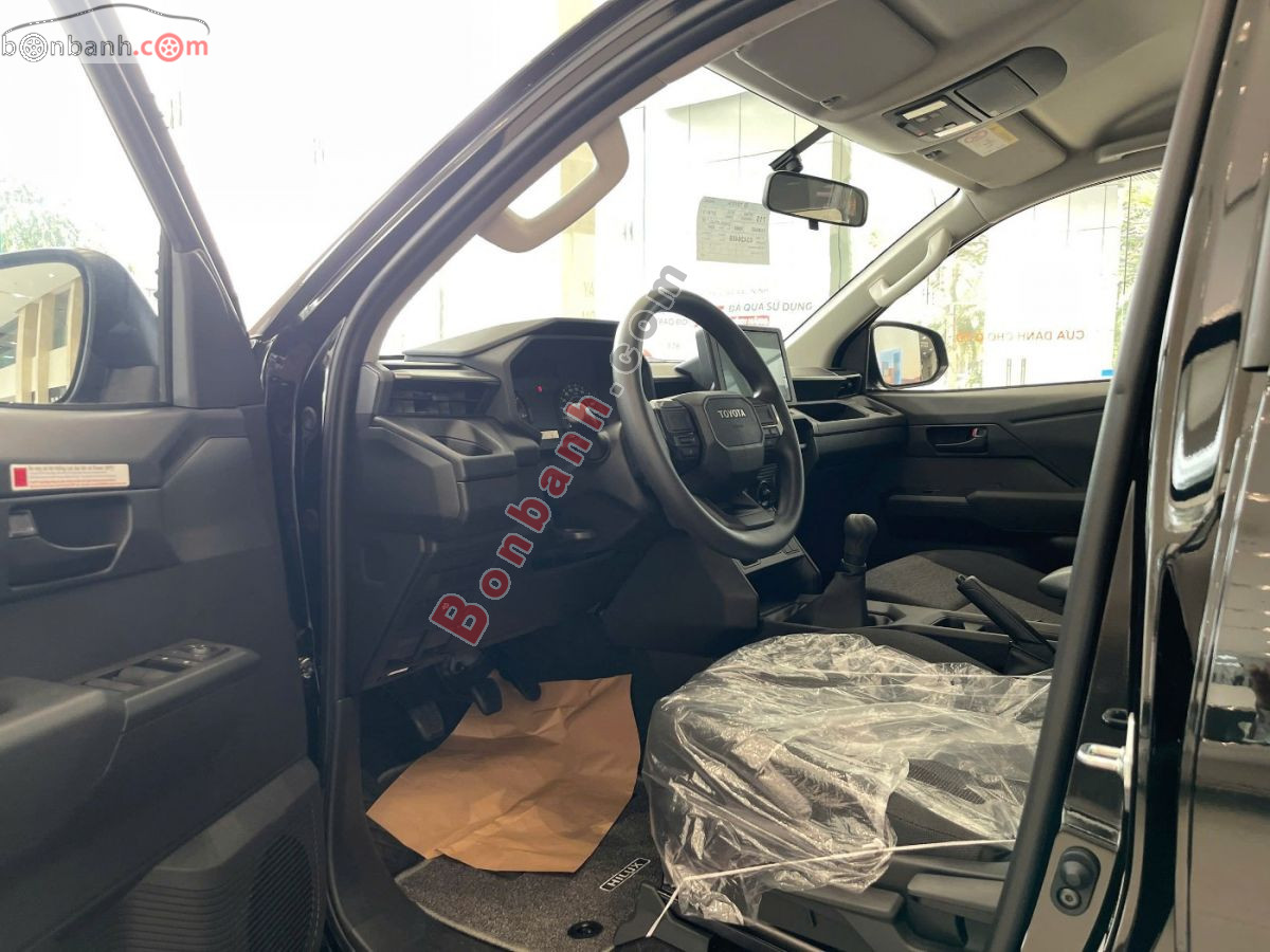 Bán ô tô Toyota Hilux Standard 2.8L 4x2 MT - 2026 - xe mới