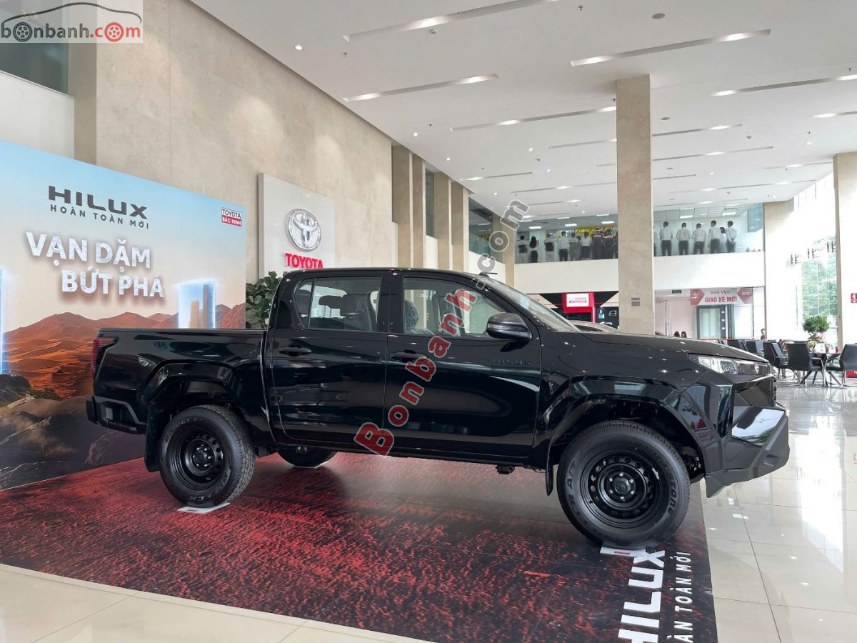 Bán ô tô Toyota Hilux Standard 2.8L 4x2 MT - 2026 - xe mới