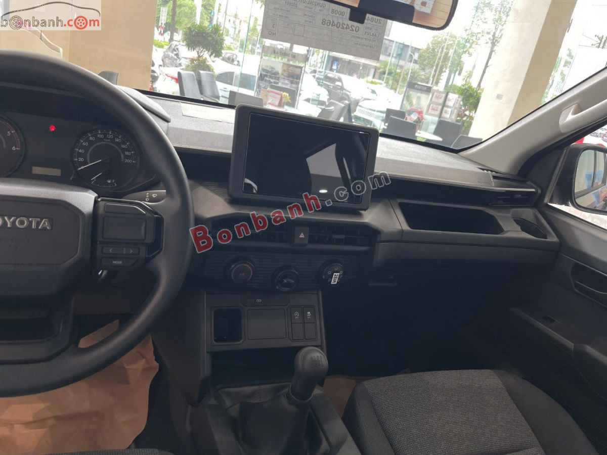 Bán ô tô Toyota Hilux Standard 2.8L 4x2 MT - 2026 - xe mới
