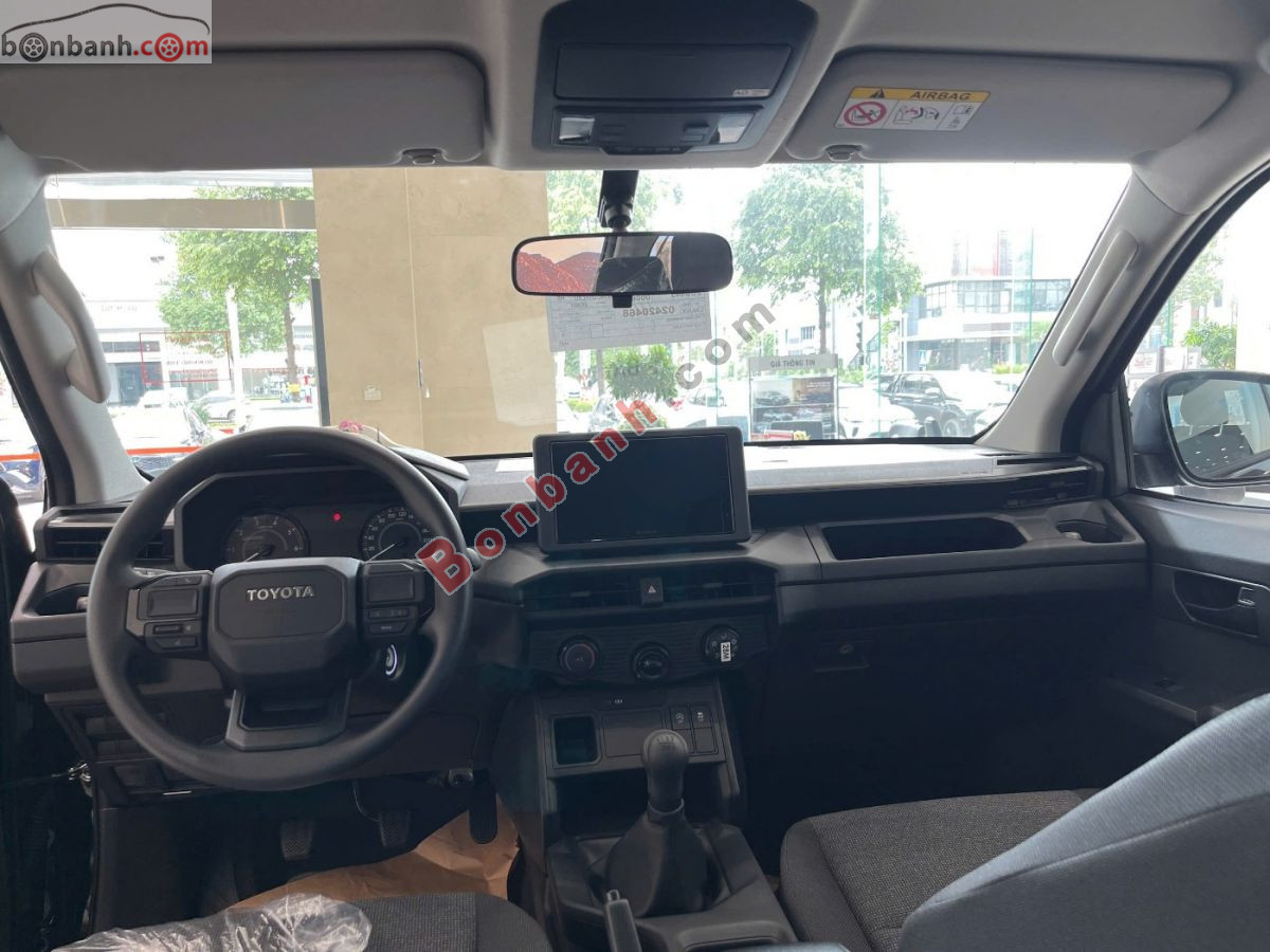 Bán ô tô Toyota Hilux Standard 2.8L 4x2 MT - 2026 - xe mới