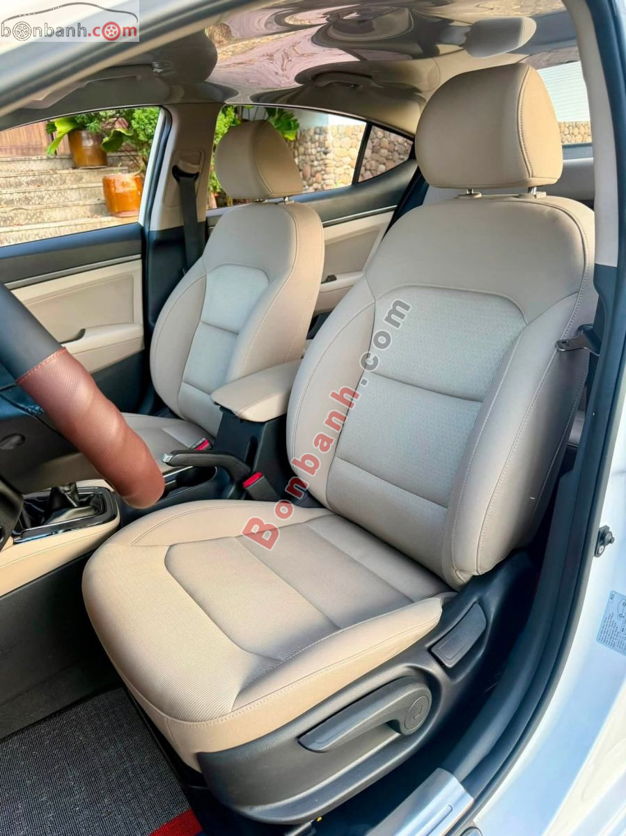 Bán ô tô Hyundai Elantra 1.6 MT - 2018 - xe cũ