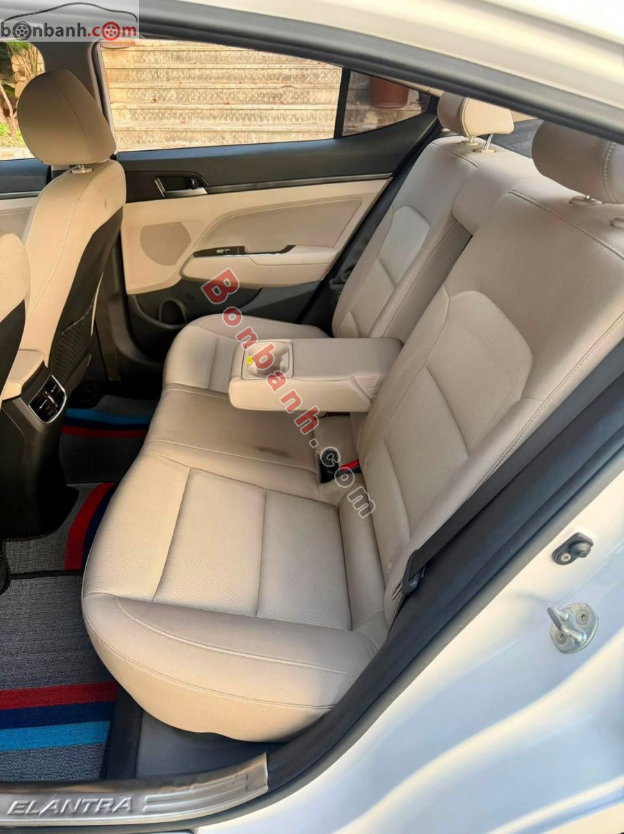 Bán ô tô Hyundai Elantra 1.6 MT - 2018 - xe cũ
