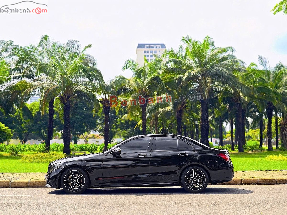 Bán ô tô Mercedes Benz C class C300 AMG - 2021 - xe cũ