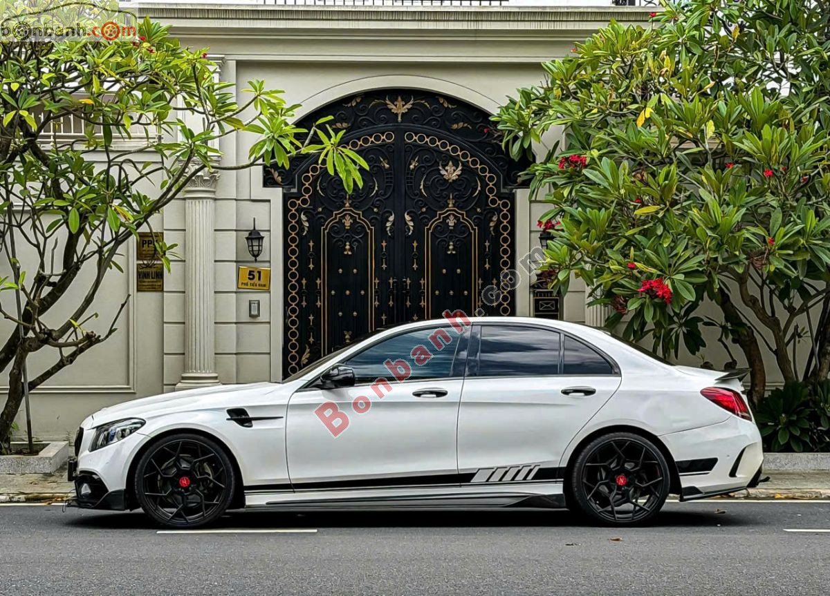 Bán ô tô Mercedes Benz C class C300 AMG - 2022 - xe cũ