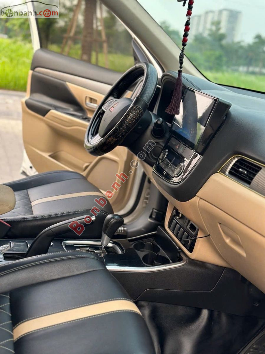 Bán ô tô Mitsubishi Outlander 2.0 CVT - 2019 - xe cũ