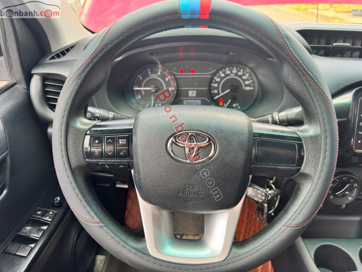 Bán ô tô Toyota Hilux 2.4E 4x2 AT - 2018 - xe cũ