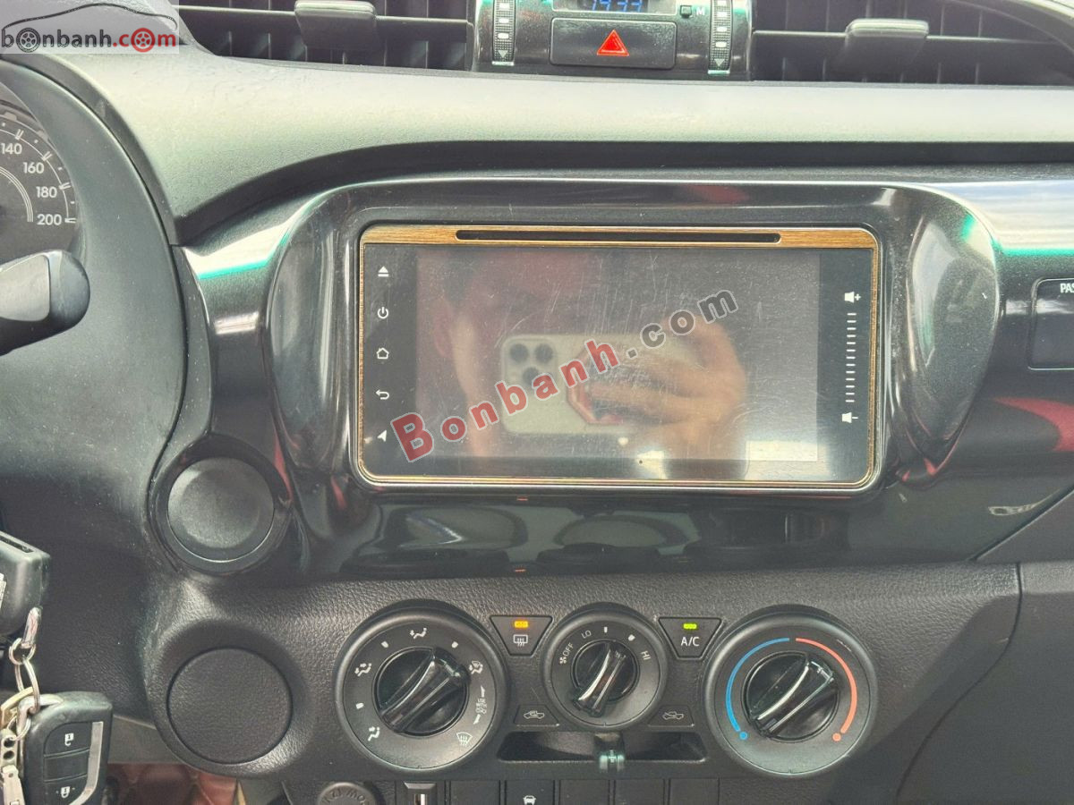 Bán ô tô Toyota Hilux 2.4E 4x2 AT - 2018 - xe cũ