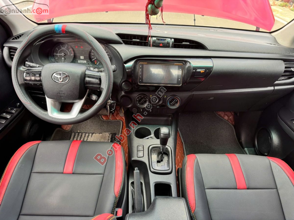 Bán ô tô Toyota Hilux 2.4E 4x2 AT - 2018 - xe cũ