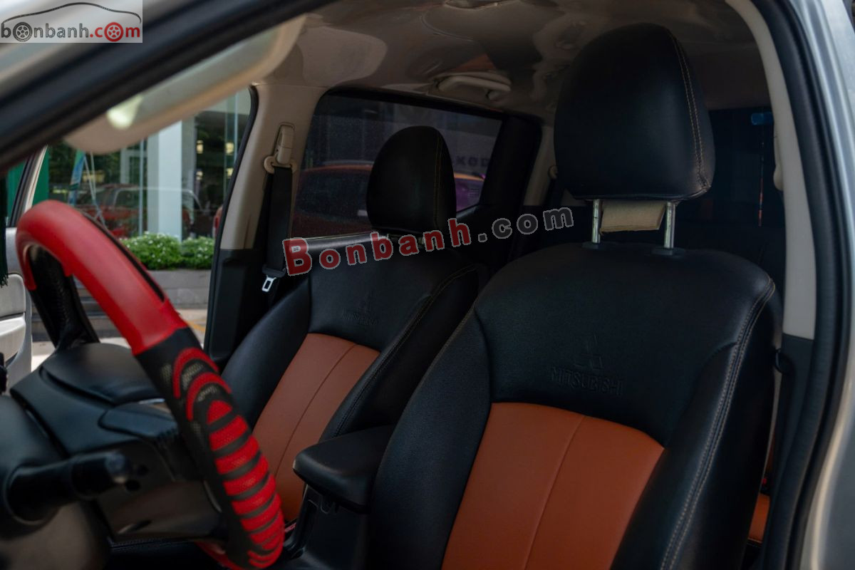 Bán ô tô Mitsubishi Triton 4x2 AT - 2019 - xe cũ