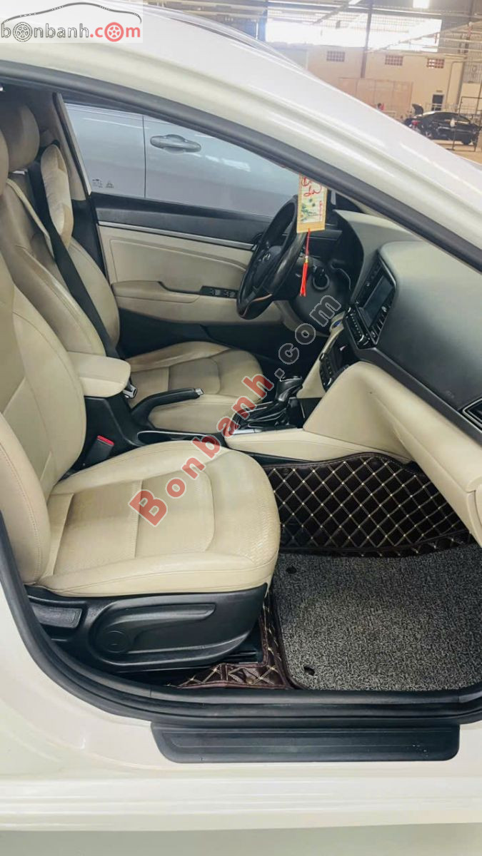 Bán ô tô Hyundai Elantra 2.0 AT - 2018 - xe cũ