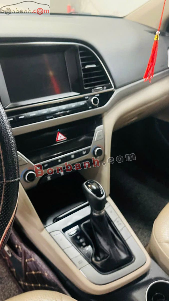 Bán ô tô Hyundai Elantra 2.0 AT - 2018 - xe cũ