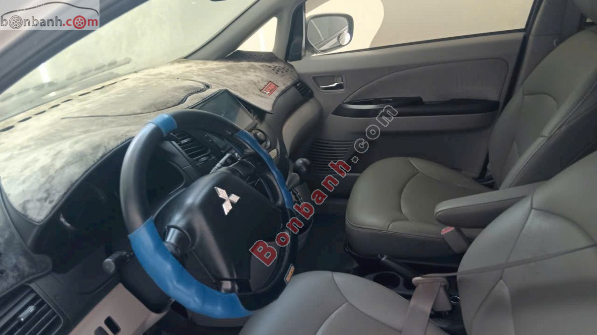 Bán ô tô Mitsubishi Grandis 2.4 AT - 2005 - xe cũ