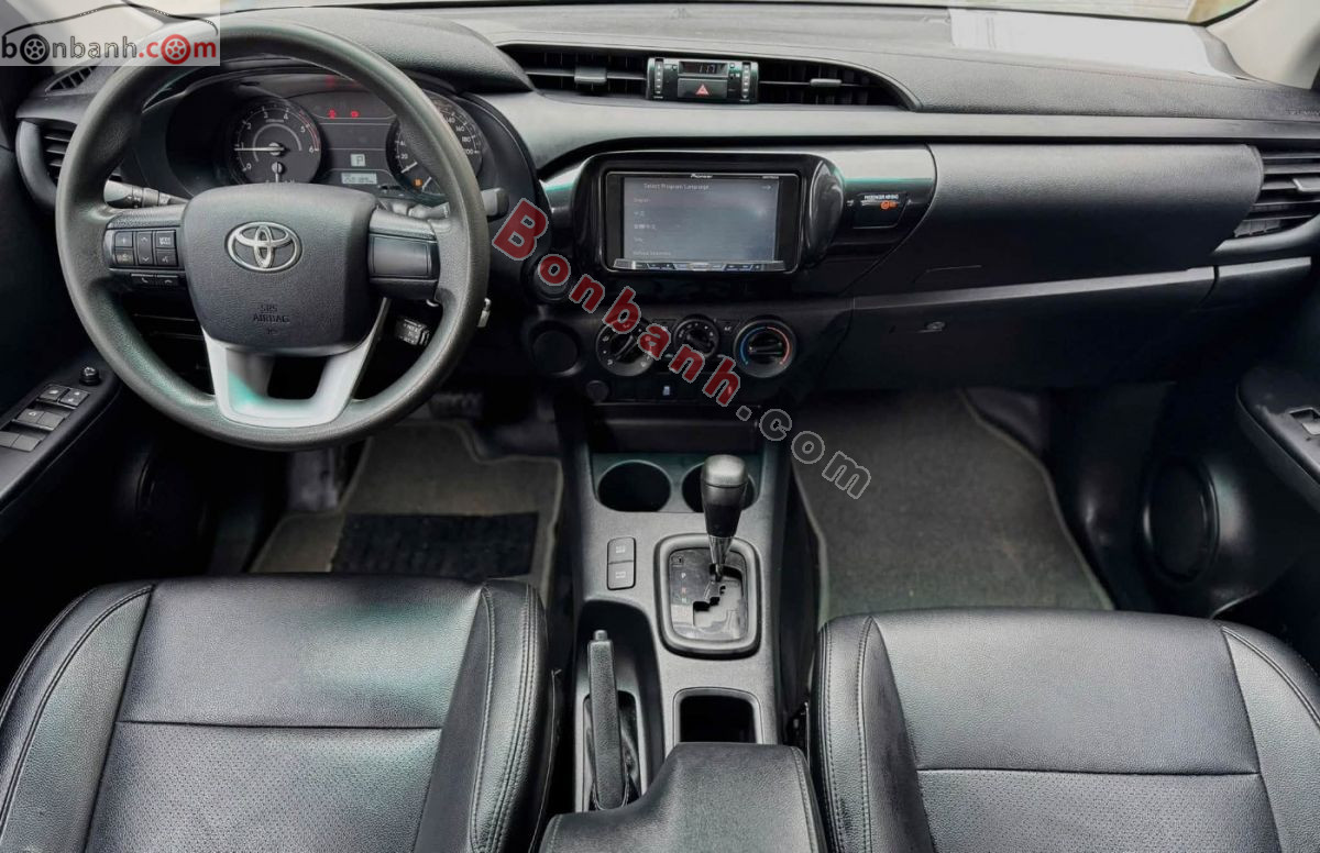 Bán ô tô Toyota Hilux 2.4E 4x2 AT - 2018 - xe cũ