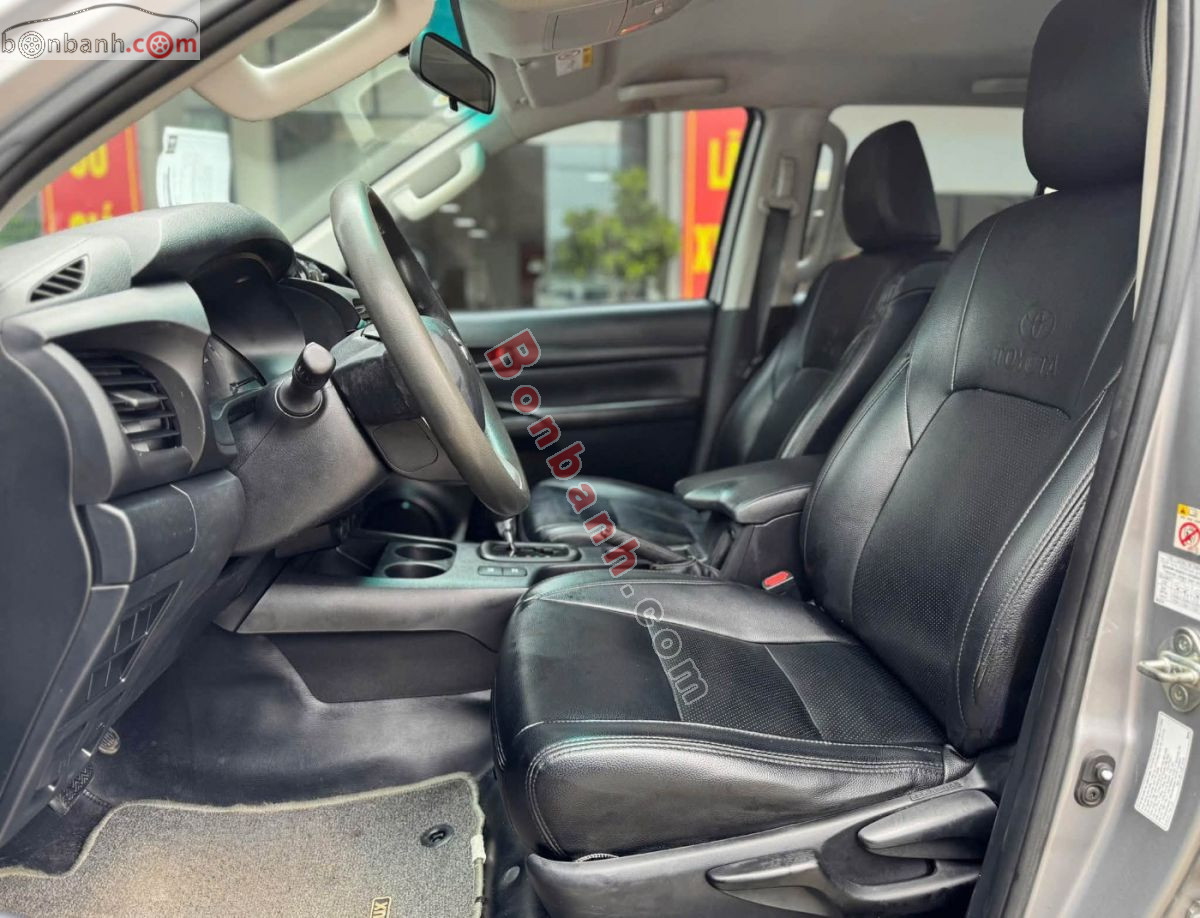Bán ô tô Toyota Hilux 2.4E 4x2 AT - 2018 - xe cũ