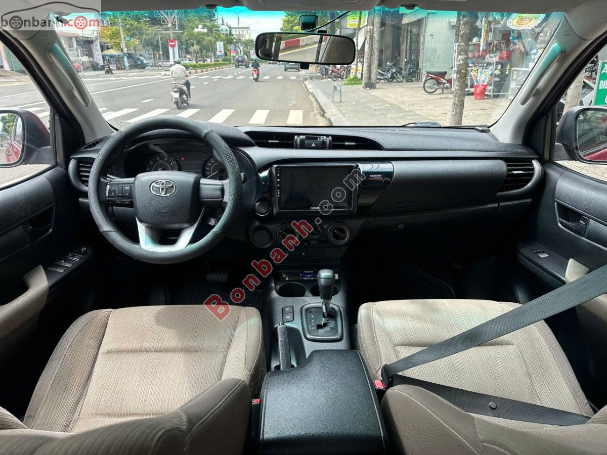 Bán ô tô Toyota Hilux 2.4E 4x2 AT - 2019 - xe cũ