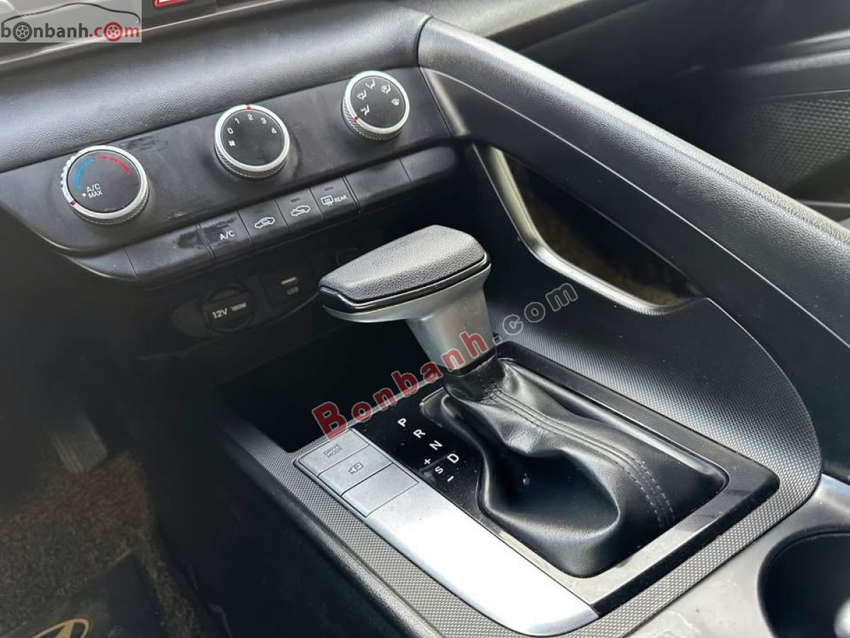 Bán ô tô Hyundai Elantra 1.6 AT Tiêu chuẩn - 2022 - xe cũ