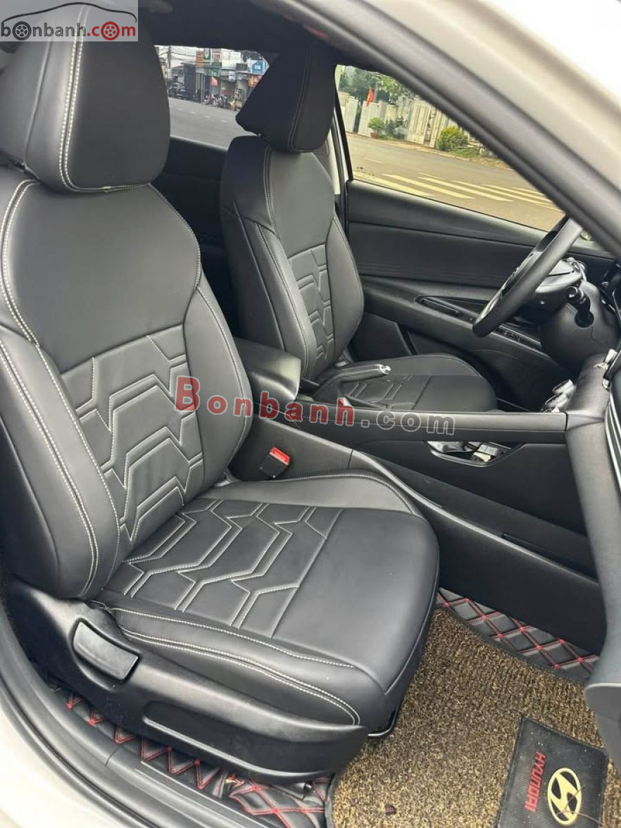 Bán ô tô Hyundai Elantra 1.6 AT Tiêu chuẩn - 2022 - xe cũ