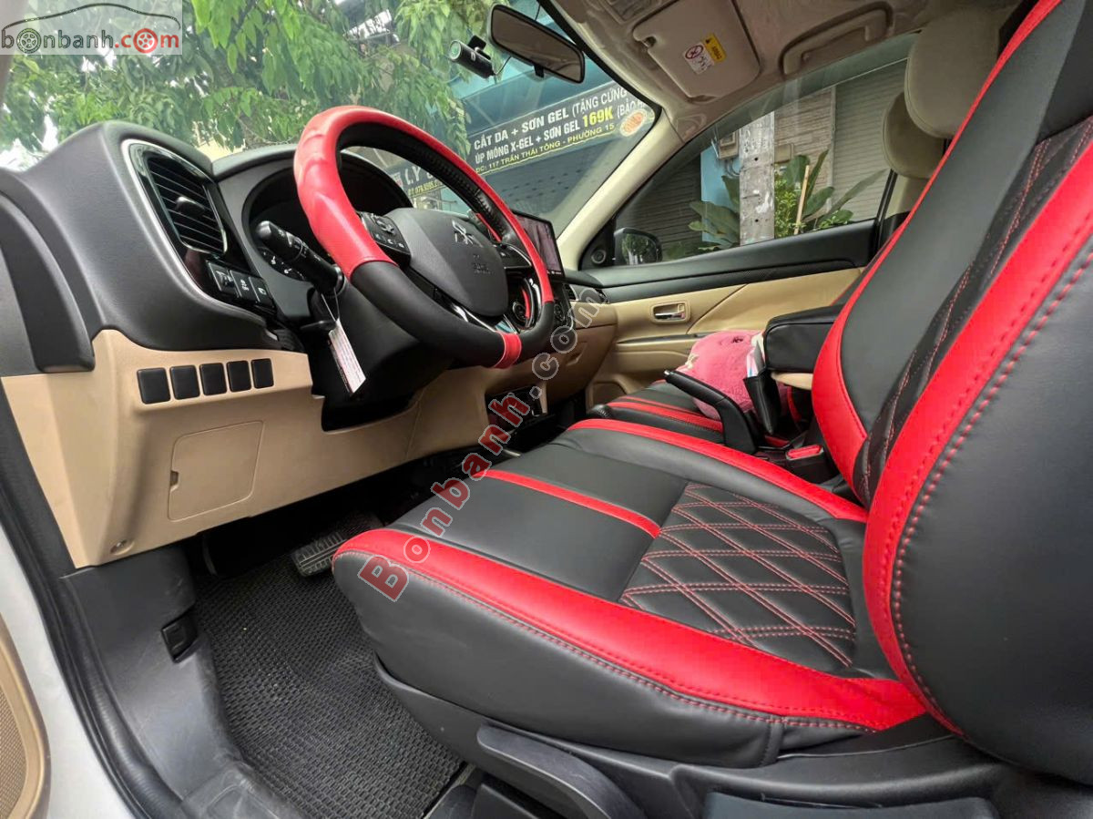 Bán ô tô Mitsubishi Outlander 2.0 CVT - 2018 - xe cũ