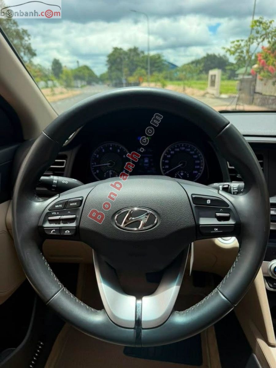 Bán ô tô Hyundai Elantra 1.6 AT - 2019 - xe cũ