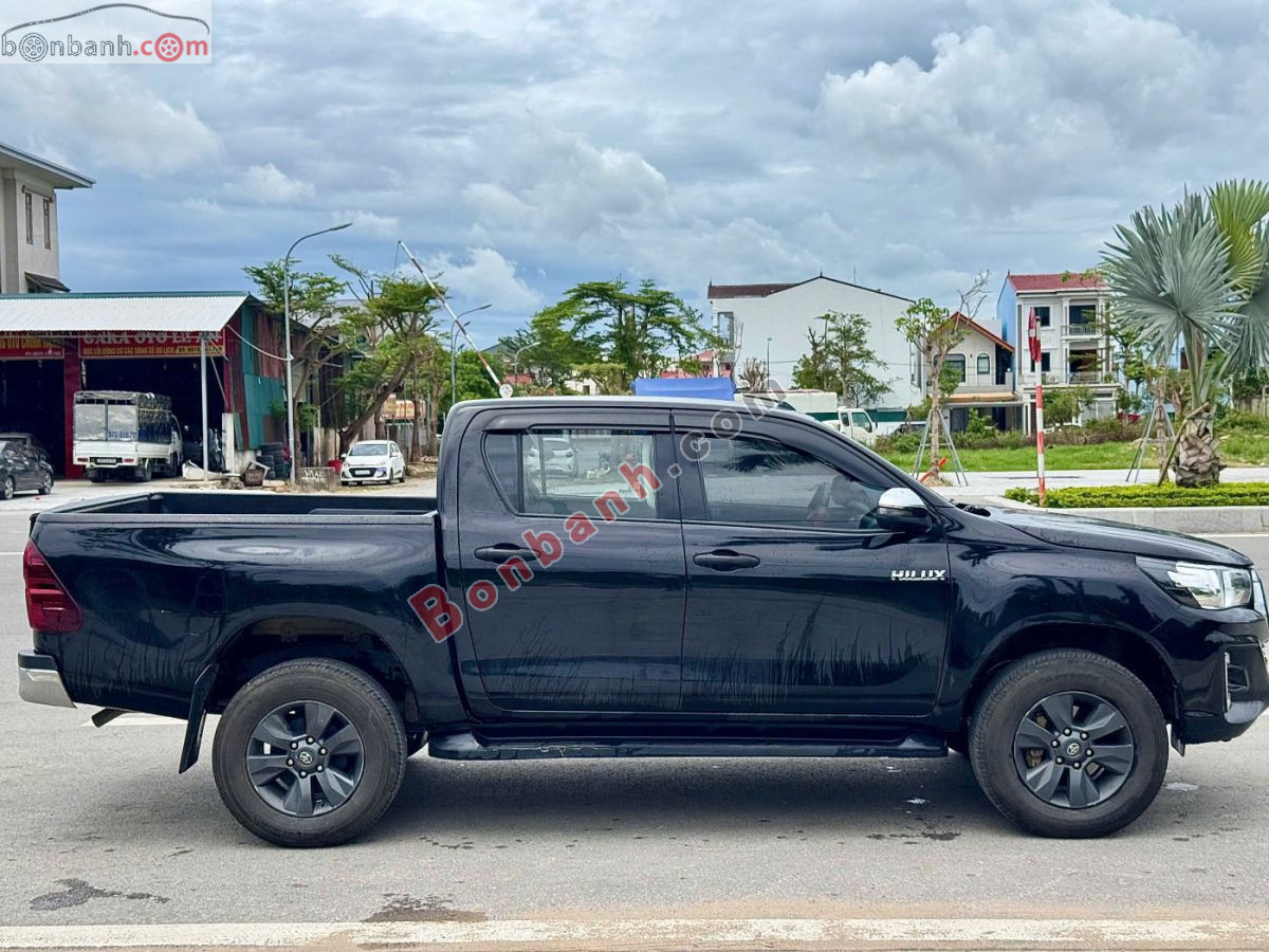 Bán ô tô Toyota Hilux 2.4E 4x2 AT - 2018 - xe cũ