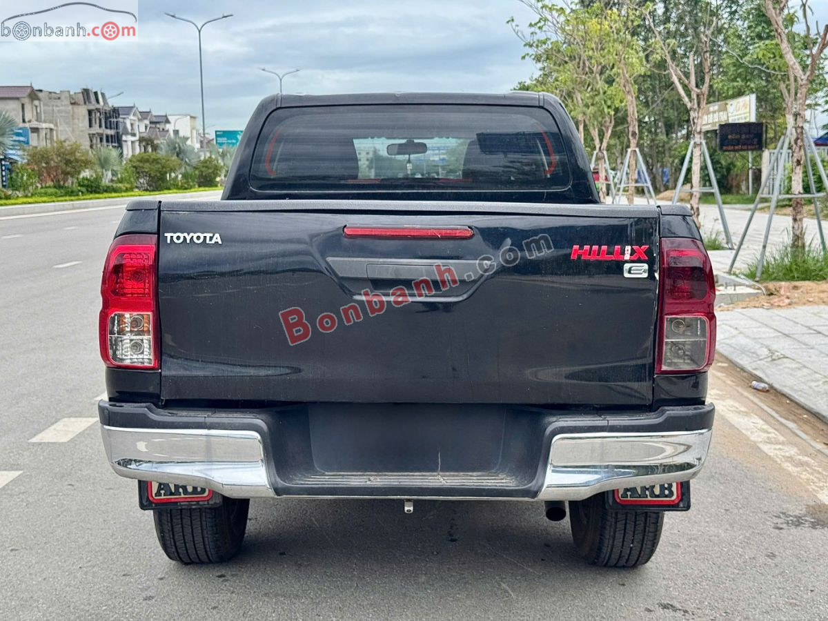 Bán ô tô Toyota Hilux 2.4E 4x2 AT - 2018 - xe cũ