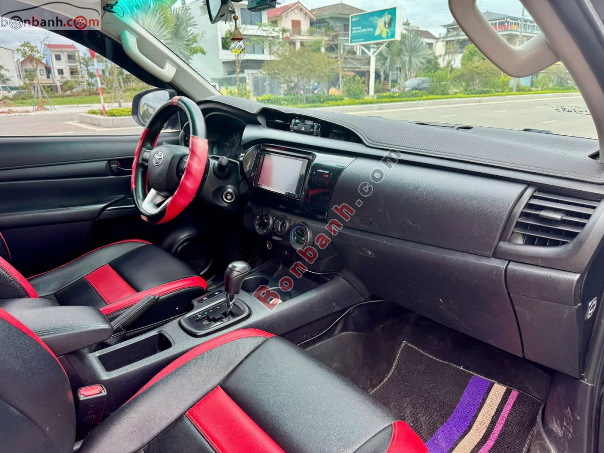 Bán ô tô Toyota Hilux 2.4E 4x2 AT - 2018 - xe cũ
