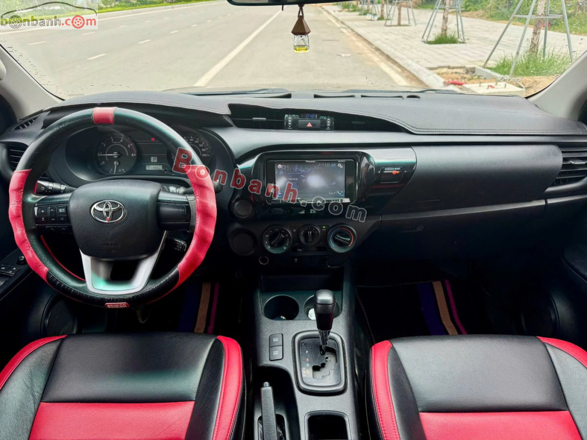 Bán ô tô Toyota Hilux 2.4E 4x2 AT - 2018 - xe cũ