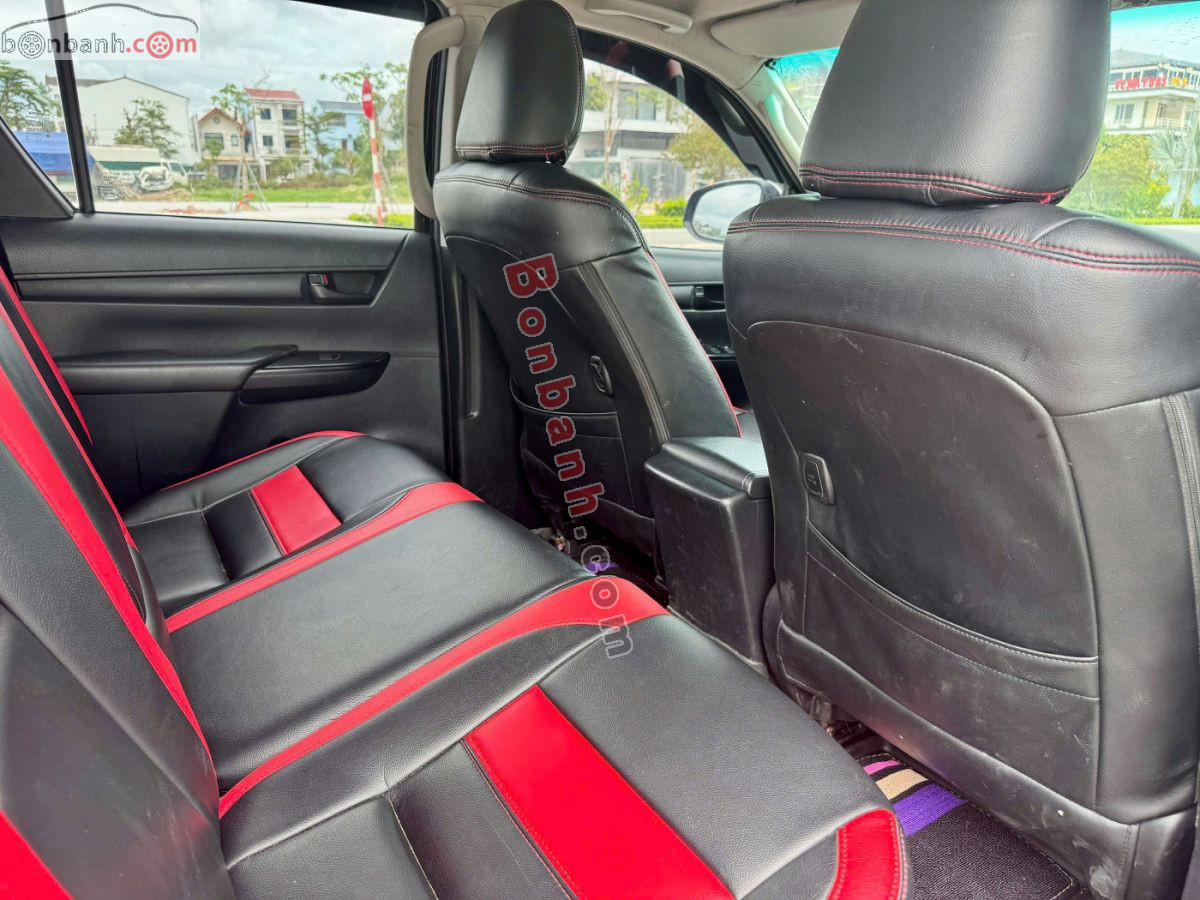 Bán ô tô Toyota Hilux 2.4E 4x2 AT - 2018 - xe cũ