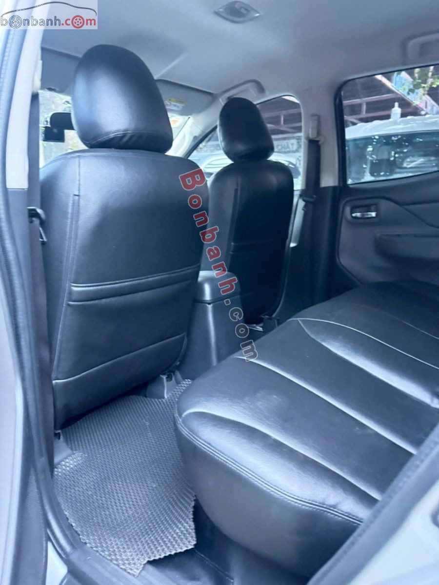 Bán ô tô Mitsubishi Triton 4x2 AT - 2016 - xe cũ