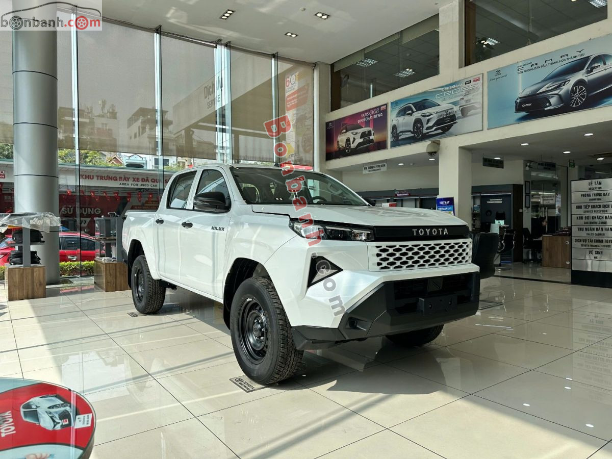 Bán ô tô Toyota Hilux Standard 2.8L 4x2 MT - 2026 - xe mới