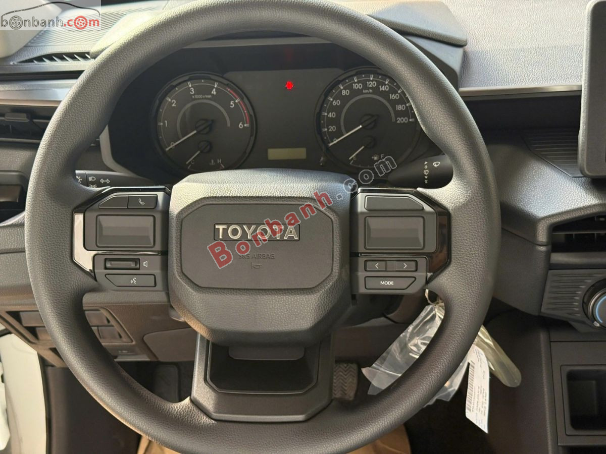 Bán ô tô Toyota Hilux Standard 2.8L 4x2 MT - 2026 - xe mới